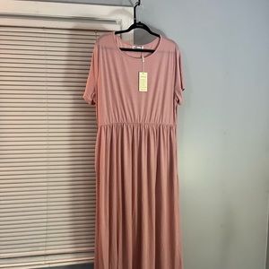 Women’s size 22, pink, short sleeve, casual, maxi dress with pockets.
